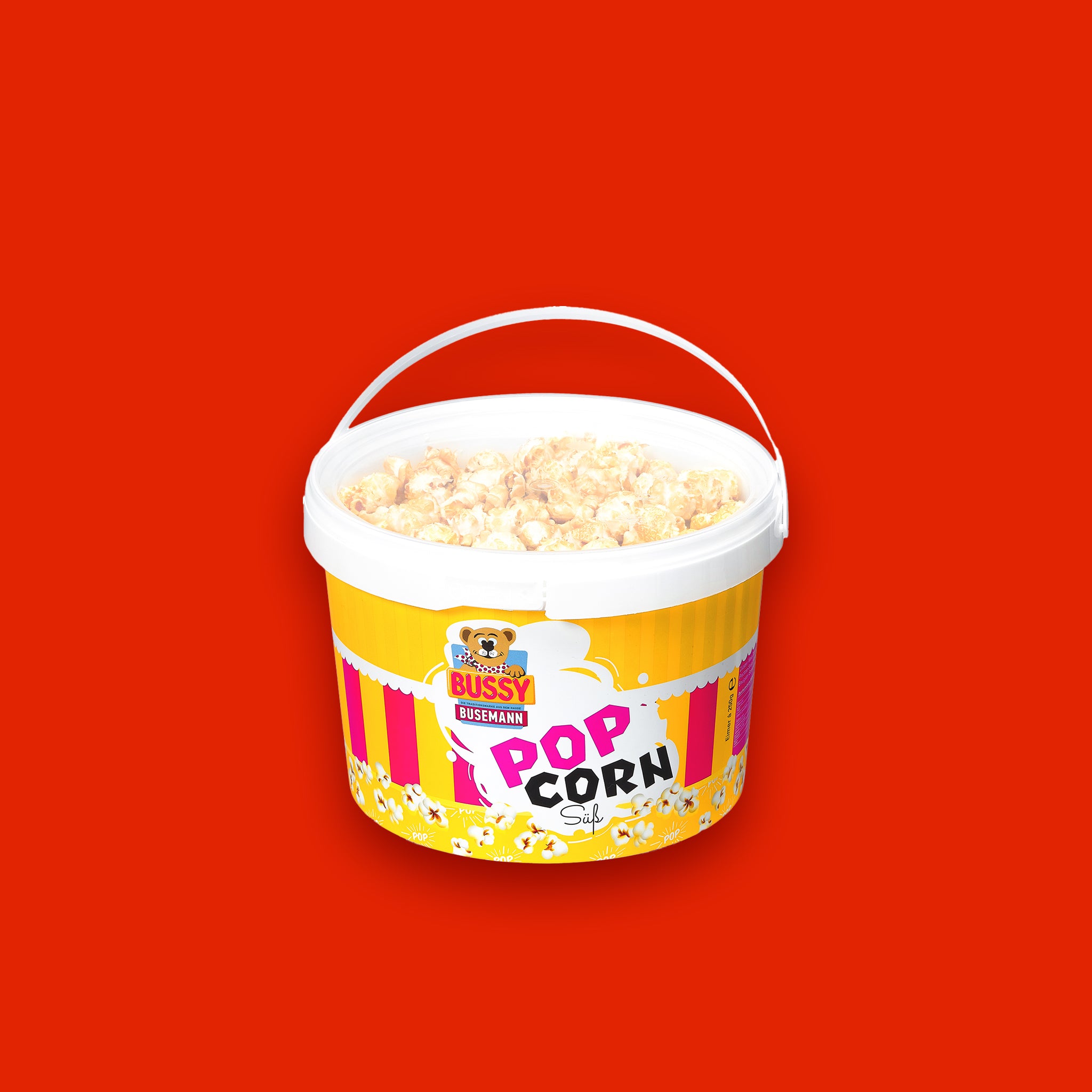 BUSSY Popcorn Eimer süß auf rotem Hintergrund